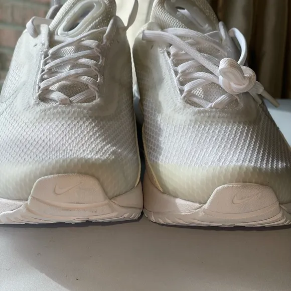 NIKE Air Max 2090 Youth Size 4.5 Youth White NWT