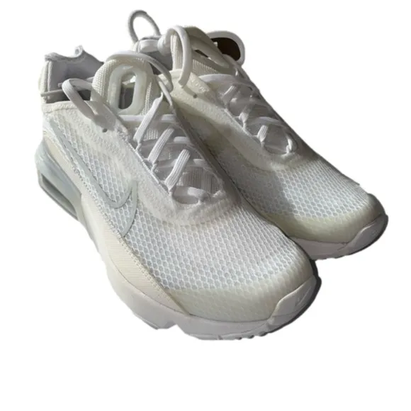 NIKE Air Max 2090 Youth Size 4.5 Youth White NWT