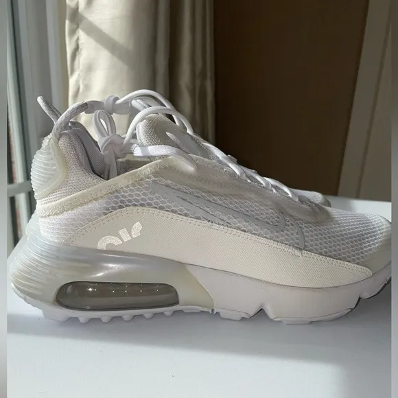 NIKE Air Max 2090 Youth Size 4.5 Youth White NWT