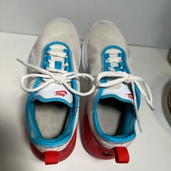 Nike Air Max Motion 2 Womens Athletic Running Women’s Size 8 Red White Blue
