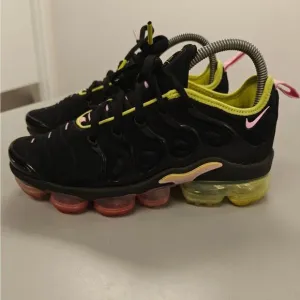 Nike Air VaporMax Plus Black Pink Women's Running Shoes Size 6.5 Rare