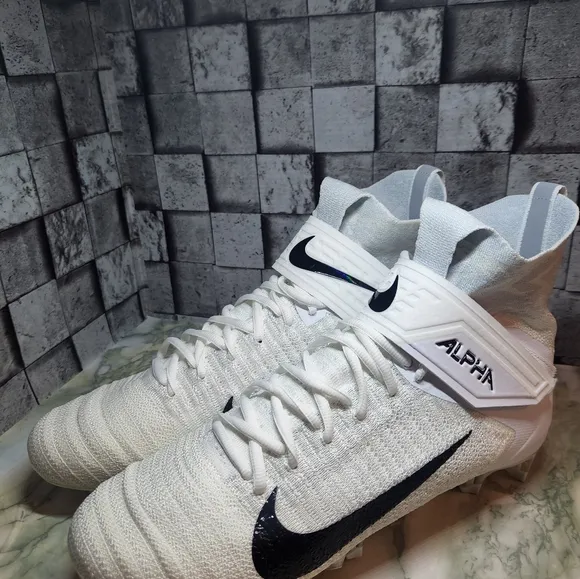 Nike Alpha Menace Élite 2 White Grey  Size 11 Football Shoes