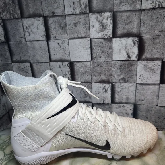 Nike Alpha Menace Élite 2 White Grey  Size 11 Football Shoes