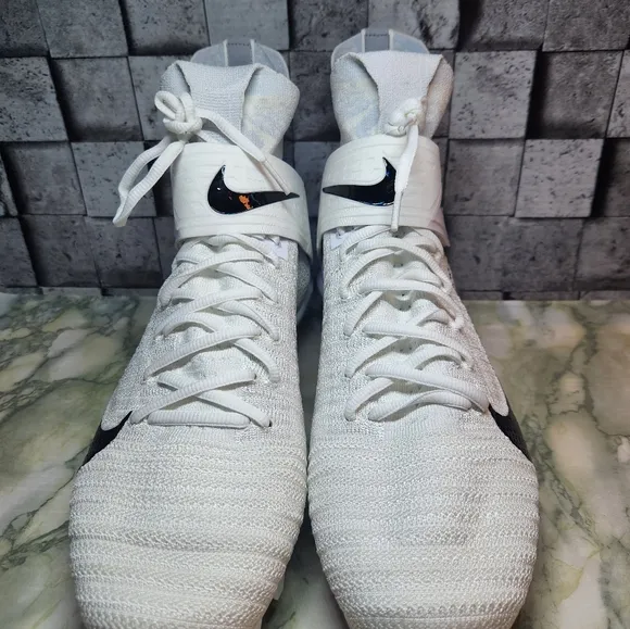 Nike Alpha Menace Élite 2 White Grey  Size 11 Football Shoes