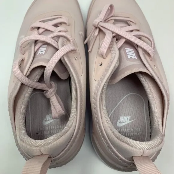 Nike Amixa Women's Sneaker Road Running Shoes 7.5