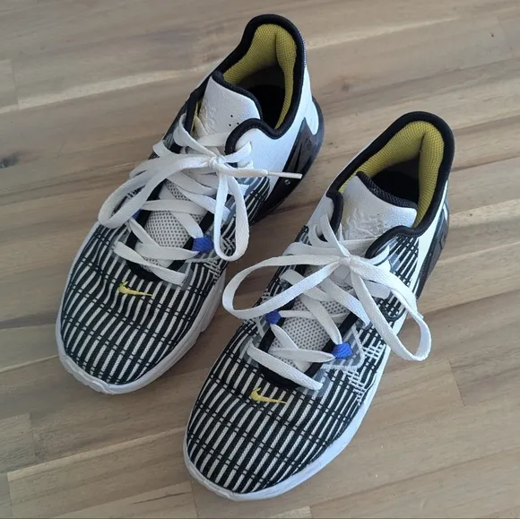 Nike Black and White Athletic Sneakers (6.5 Youth)