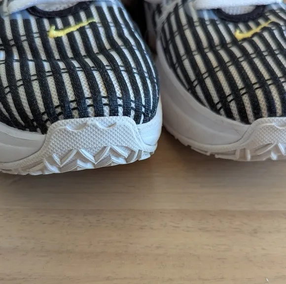 Nike Black and White Athletic Sneakers (6.5 Youth)