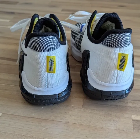 Nike Black and White Athletic Sneakers (6.5 Youth)