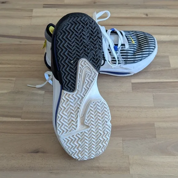 Nike Black and White Athletic Sneakers (6.5 Youth)