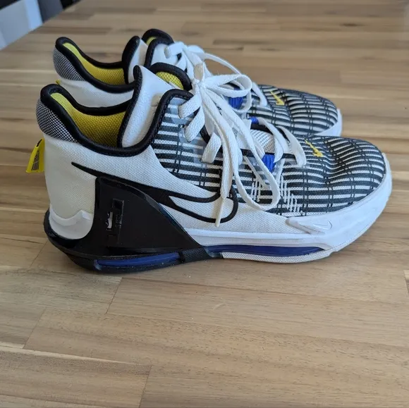 Nike Black and White Athletic Sneakers (6.5 Youth)