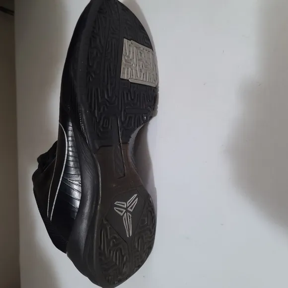 Nike Black Low-Top Athletic Shoes with Swoosh