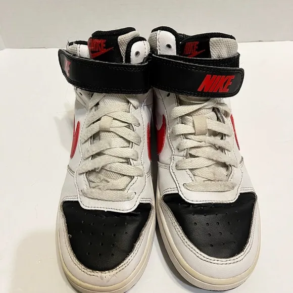 Nike Boys Court Borough 2 Mid Sneaker Size 3.5Y classic basketball shoes sneaker