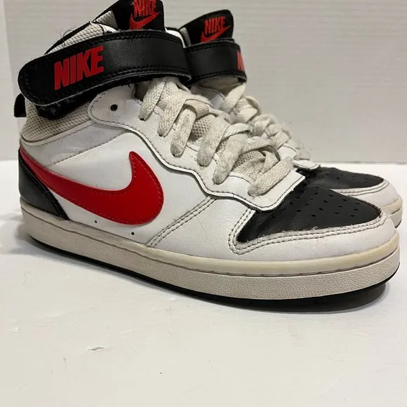 Nike Boys Court Borough 2 Mid Sneaker Size 3.5Y classic basketball shoes sneaker