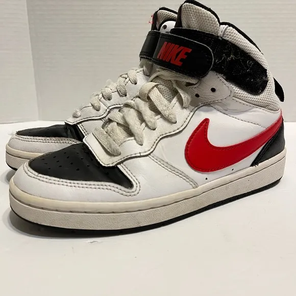 Nike Boys Court Borough 2 Mid Sneaker Size 3.5Y classic basketball shoes sneaker
