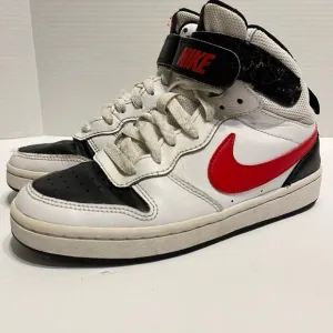 Nike Boys Court Borough 2 Mid Sneaker Size 3.5Y classic basketball shoes sneaker