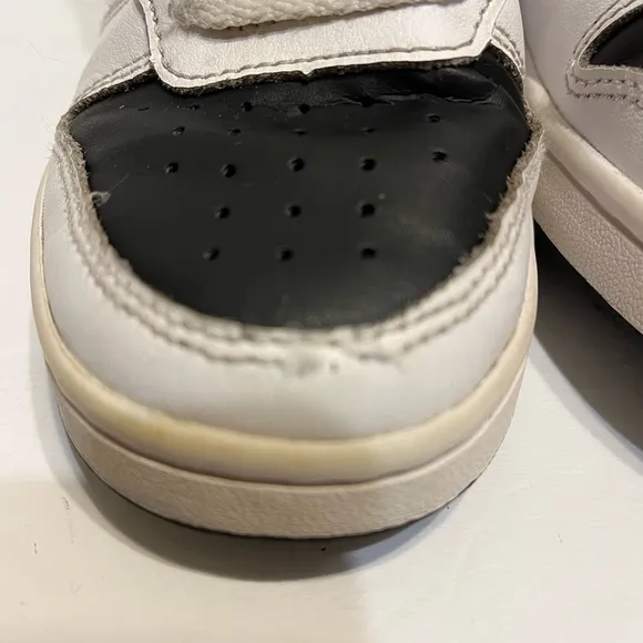 Nike Boys Court Borough 2 Mid Sneaker Size 3.5Y classic basketball shoes sneaker
