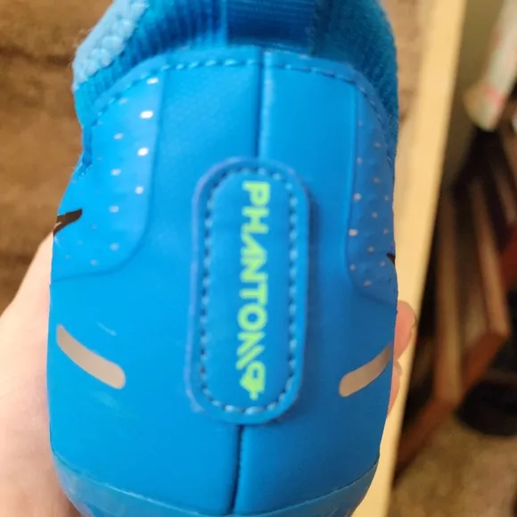 Nike Boys Phantom GT.