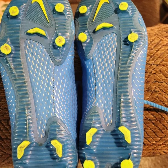 Nike Boys Phantom GT.