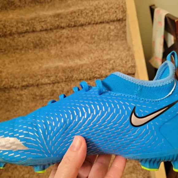 Nike Boys Phantom GT.