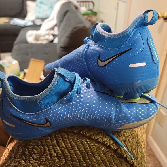 Nike Boys Phantom GT.