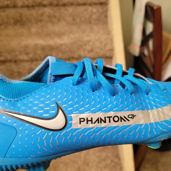 Nike Boys Phantom GT.