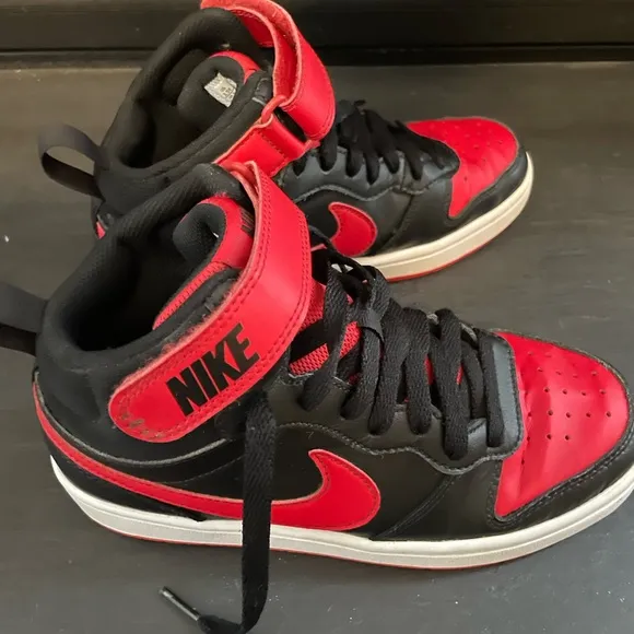 Nike  Court Borough 2 Mid kids shoes
