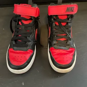 Nike  Court Borough 2 Mid kids shoes