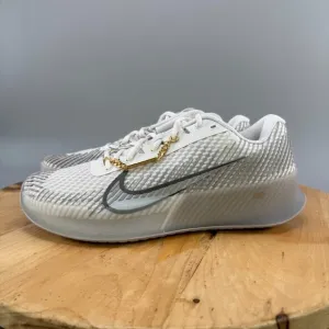 Nike Court Vapor 11 HC PRM Men’s Size 8 Tennis Shoes Gold Flair Pack Silver NEW