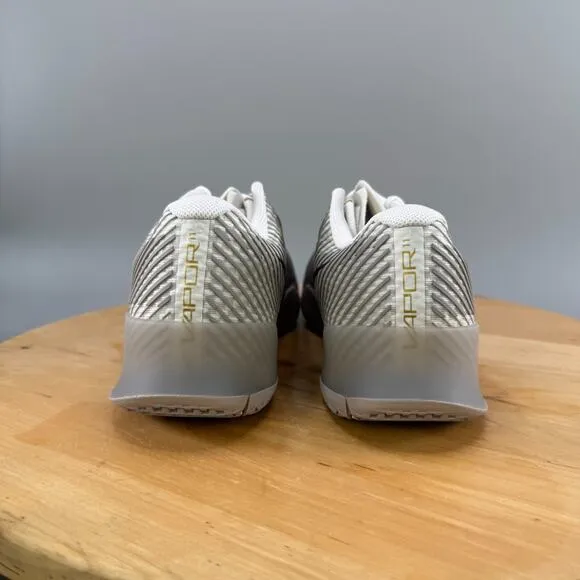 Nike Court Vapor 11 HC PRM Men’s Size 8 Tennis Shoes Gold Flair Pack Silver NEW