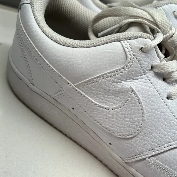 Nike Court Vision Low Basketball Sneakers Men’s Size 9 All White