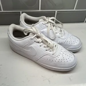 Nike Court Vision Low Basketball Sneakers Men’s Size 9 All White