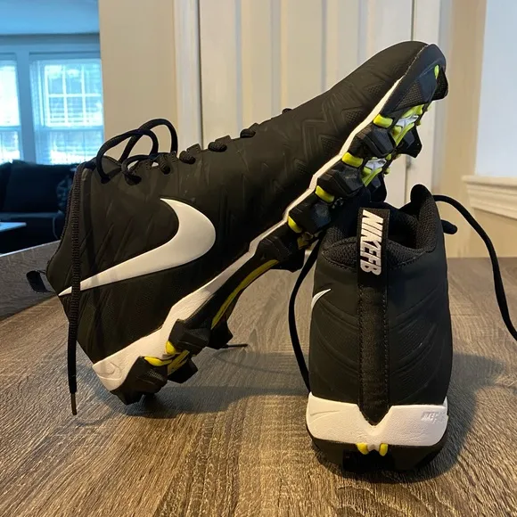 Nike FB Menace Shark Black football Cleats NWOT Men's 12 only worn once soccer