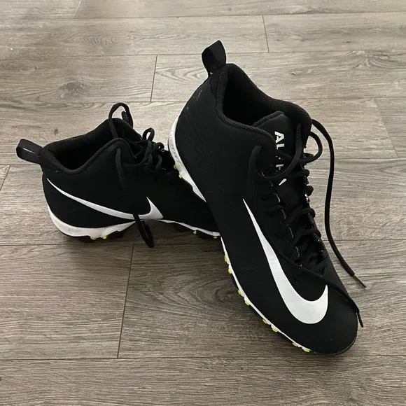 Nike FB Menace Shark Black football Cleats NWOT Men's 12 only worn once soccer