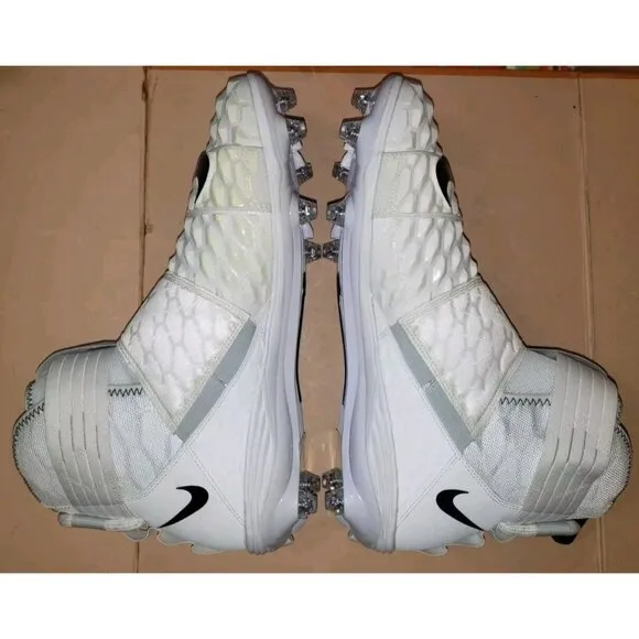 NIKE FORCE SAVAGE ELITE 2 FOOTBALL CLEATS WHITE MEN'S SIZE 13.5 NEW W/DEFECTS