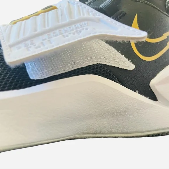 Nike Future Court basketball shoes. Size 4 youth