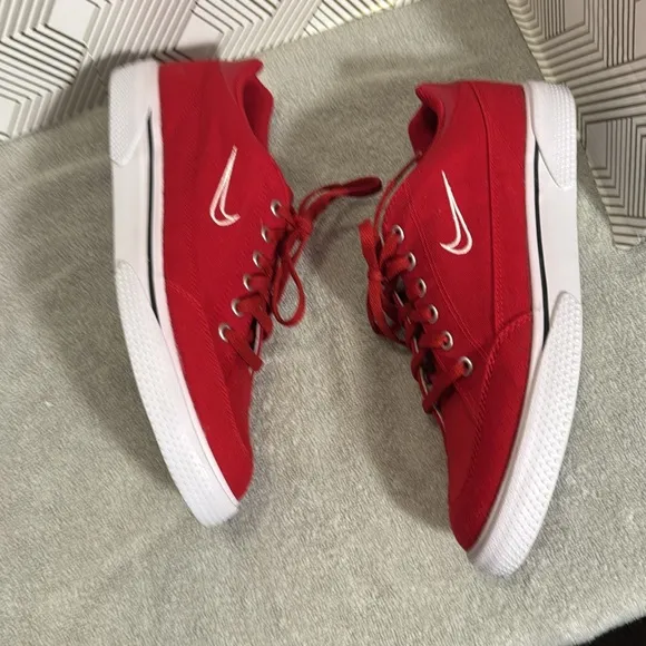 Nike GTS 97 retro shoes men’s size 8.5 or 8 1/2 Gym Red and White Sneakers
