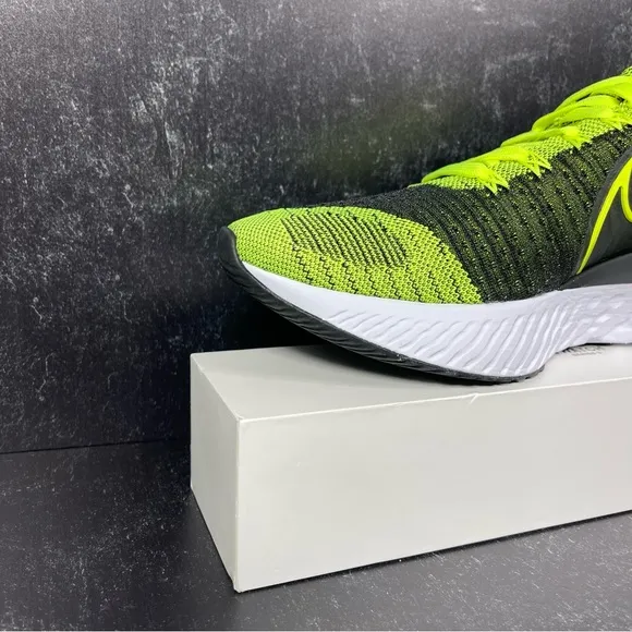 NIKE INFINITY RUN REACT 2 MENS ROAD RUNNING SHOES SIZE 10 FLYKNIT VOLT BLACK GRE