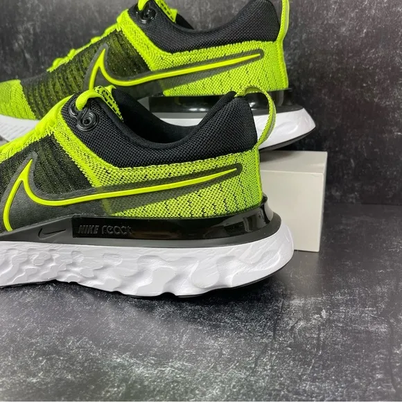 NIKE INFINITY RUN REACT 2 MENS ROAD RUNNING SHOES SIZE 10 FLYKNIT VOLT BLACK GRE