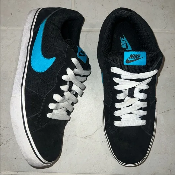 Nike Isolate LR Low Top Skate Shoes