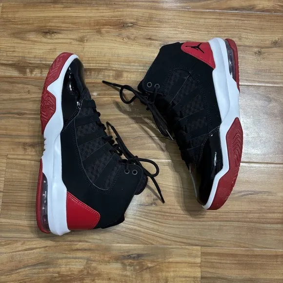 Nike Jordan Max Aura Black Gym Red Sneakers, size 5Y  AQ9214-006 Shoes