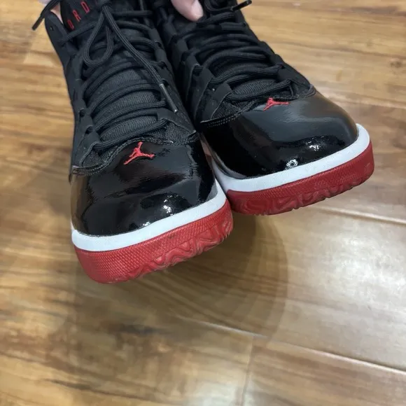 Nike Jordan Max Aura Black Gym Red Sneakers, size 5Y  AQ9214-006 Shoes