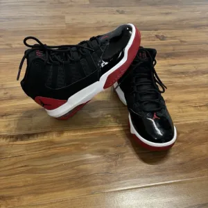 Nike Jordan Max Aura Black Gym Red Sneakers, size 5Y  AQ9214-006 Shoes