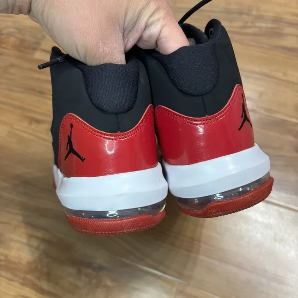 Nike Jordan Max Aura Black Gym Red Sneakers, size 5Y  AQ9214-006 Shoes