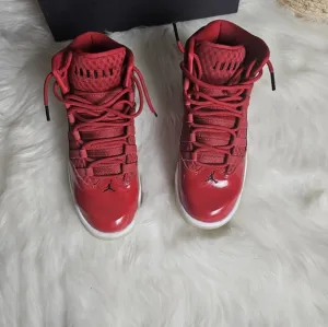 Nike Jordan Max Aura Gym Red Shoes 6Y youth/ big kids or womans size 8