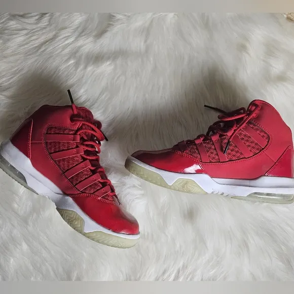Nike Jordan Max Aura Gym Red Shoes 6Y youth/ big kids or womans size 8