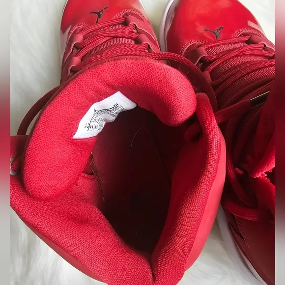 Nike Jordan Max Aura Gym Red Shoes 6Y youth/ big kids or womans size 8