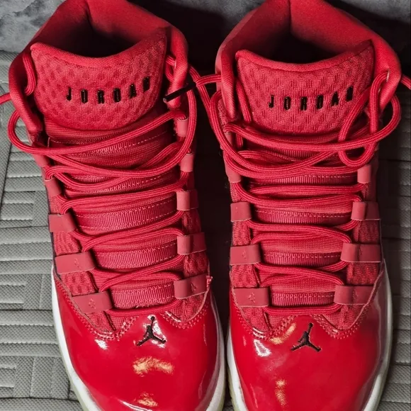 Nike Jordan Max Aura Gym Red Shoes 6Y youth/ big kids or womans size 8