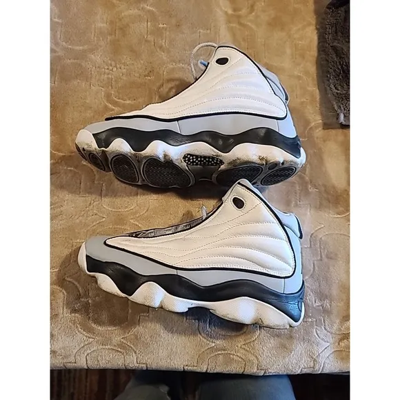 Nike Jordan Pro Strong Mid Basketball Shoes Youth White 6.5