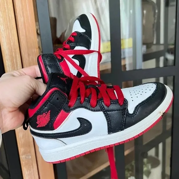 Nike Jordans sneakers Jordan 1 mid gym red black toddler boys high top lace up