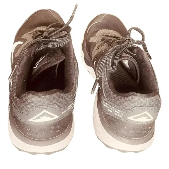 Nike Juniper Trail Men's Black, Gray &amp; White Trail-Running Athletic Shoes